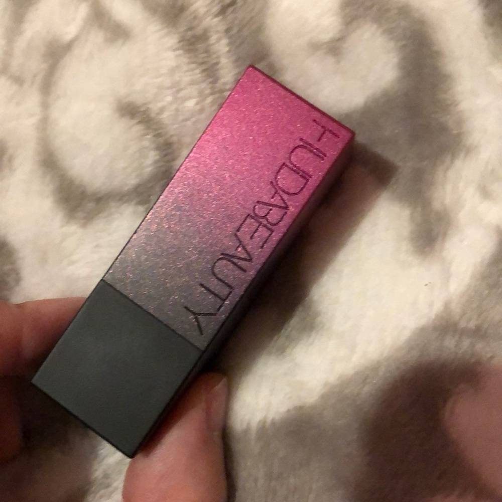 Brand New Huda Beauty Metallic Lipstick- Cake Day